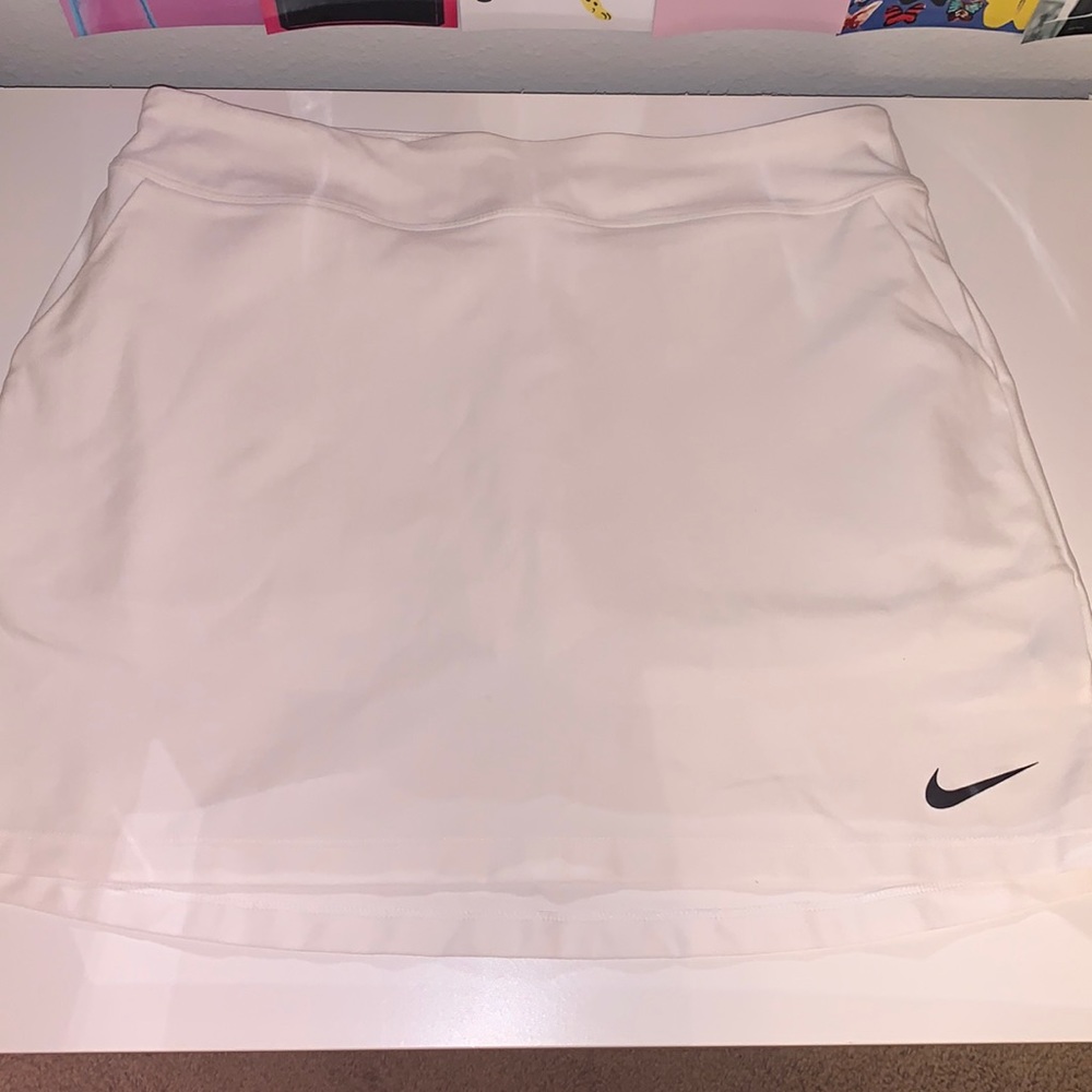 White athletic Nike tennis/golf skirt/skort